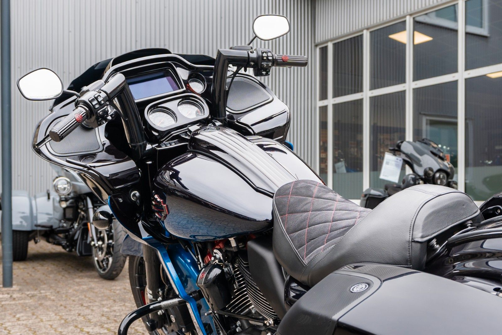 Fahrzeugabbildung Harley-Davidson CVO ROAD GLIDE 117 FLTRXSE 131 CUI SE Öhlins