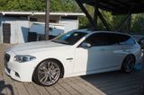 BMW M550d Touring xDrive*LED~PAN~H&K~360~98% Voll~Ge - BMW M550 mit Diesel-Antrieb: Kombi