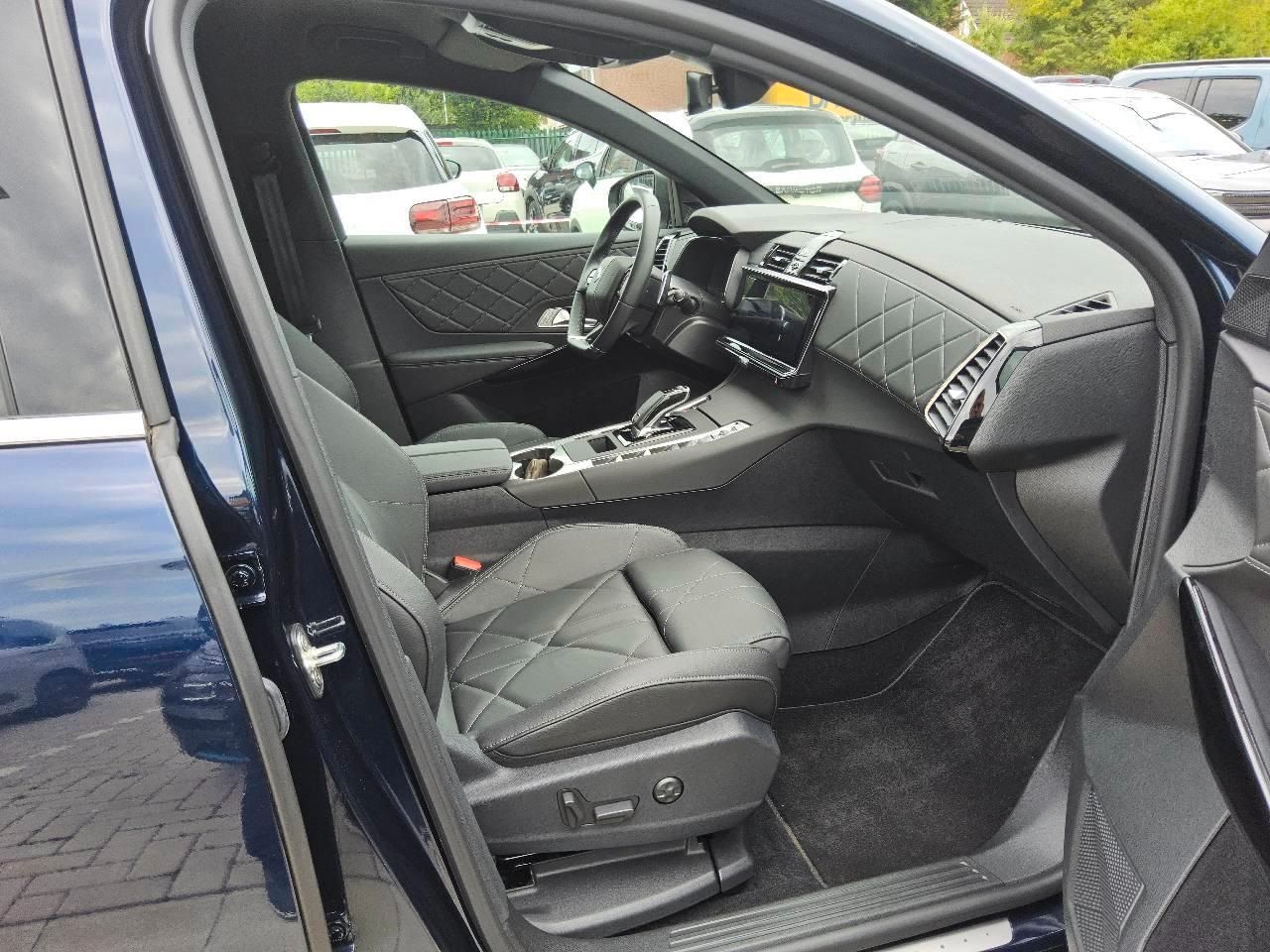 Fahrzeugabbildung DS Automobiles DS7 BlueHDi 130 EAT8 Rivoli Automatik Leder Navi