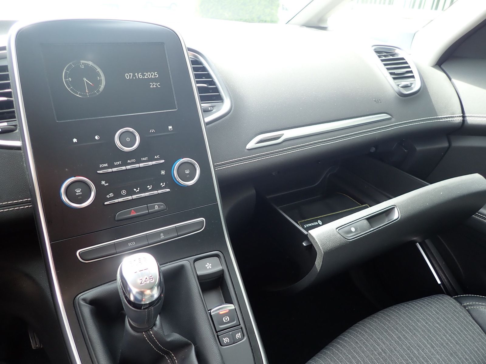 Fahrzeugabbildung Renault Scenic Intens TCe 140 GPF