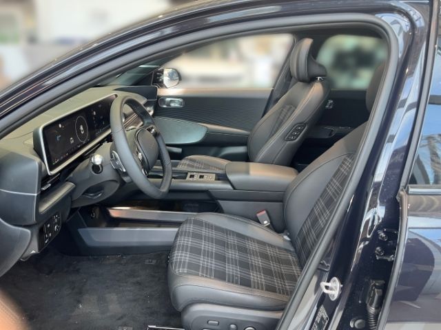 Fahrzeugabbildung Hyundai IONIQ 6 First Edition Elektro 4WD 77 Allrad HUD