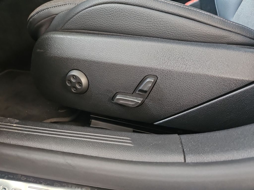 Fahrzeugabbildung Mercedes-Benz E 200 T Avantg. Distronic+ Pano LED KeyLess KAM