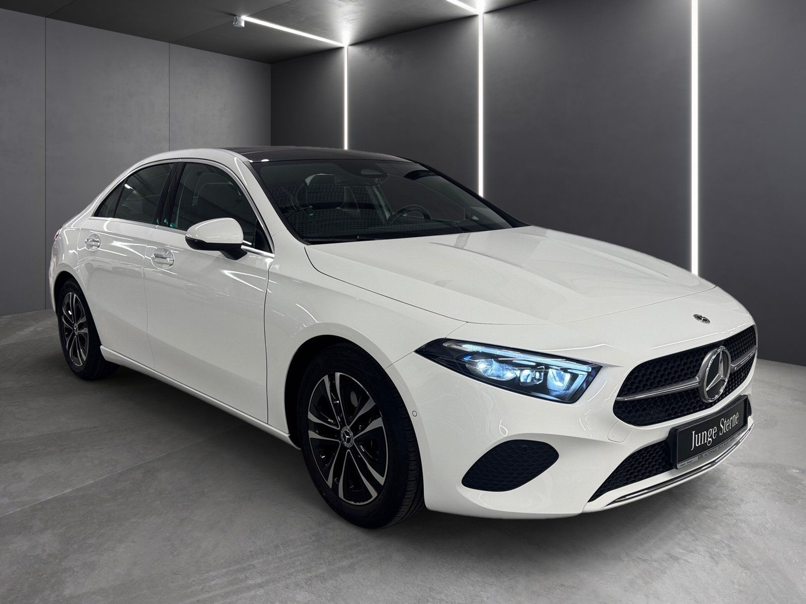 Fahrzeugabbildung Mercedes-Benz A 200 Lim Progressive*Pano*Totwinkel*MultiBeam*