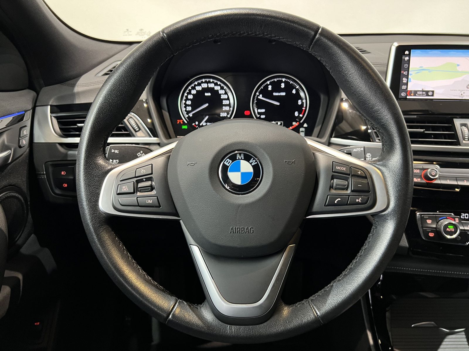 Fahrzeugabbildung BMW X2 xDrive20d Navi AHK PDC vorne + hinten