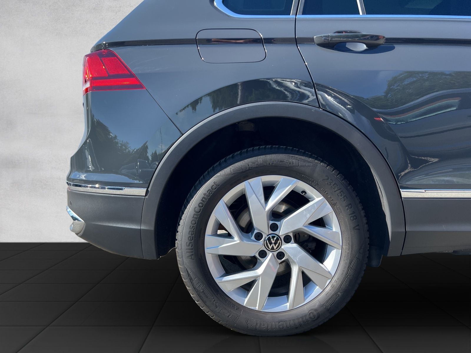 Tiguan Elegance 2.0 TSI DSG 4M ACC*AHK*Navi*Kame