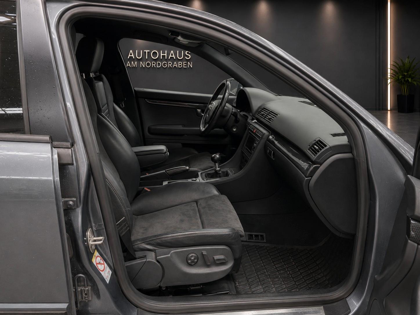 Audi S4 Avant 4.2 V8 344 ch BVM quattro / Recaro Alcantara-Cuir / Bose / Toit ouvrant / GPS MMI Plus