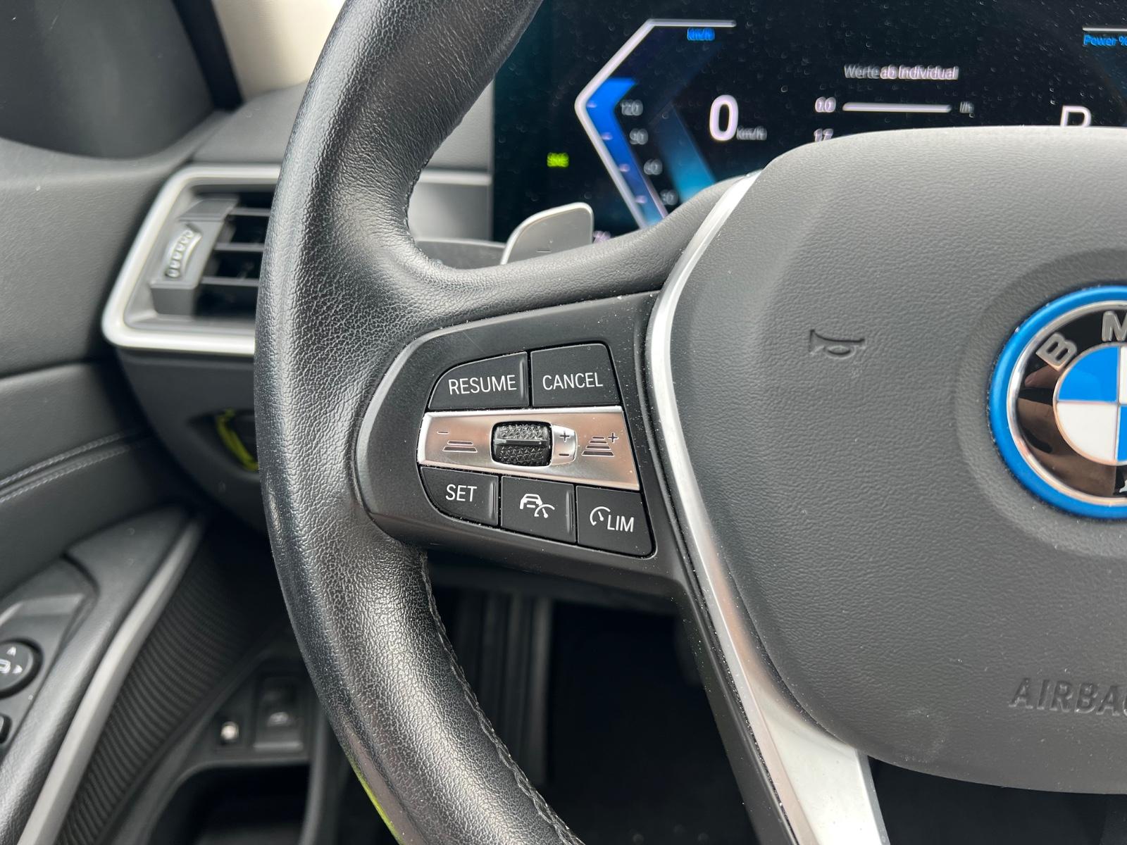 BMW 330e Touring ACC+AHK+Spur+Sportsitze Sensatec
