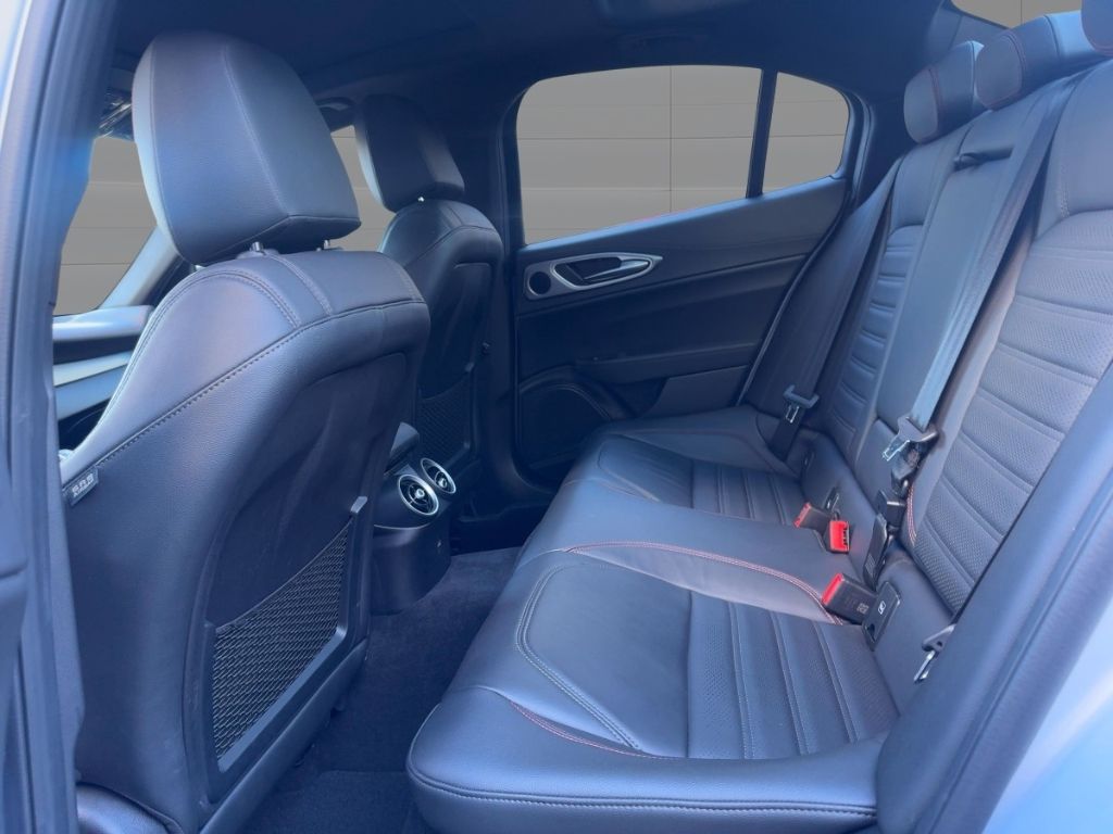 Fahrzeugabbildung Alfa Romeo Giulia Competizi.Matt Silber (ab Werk) Limitiert