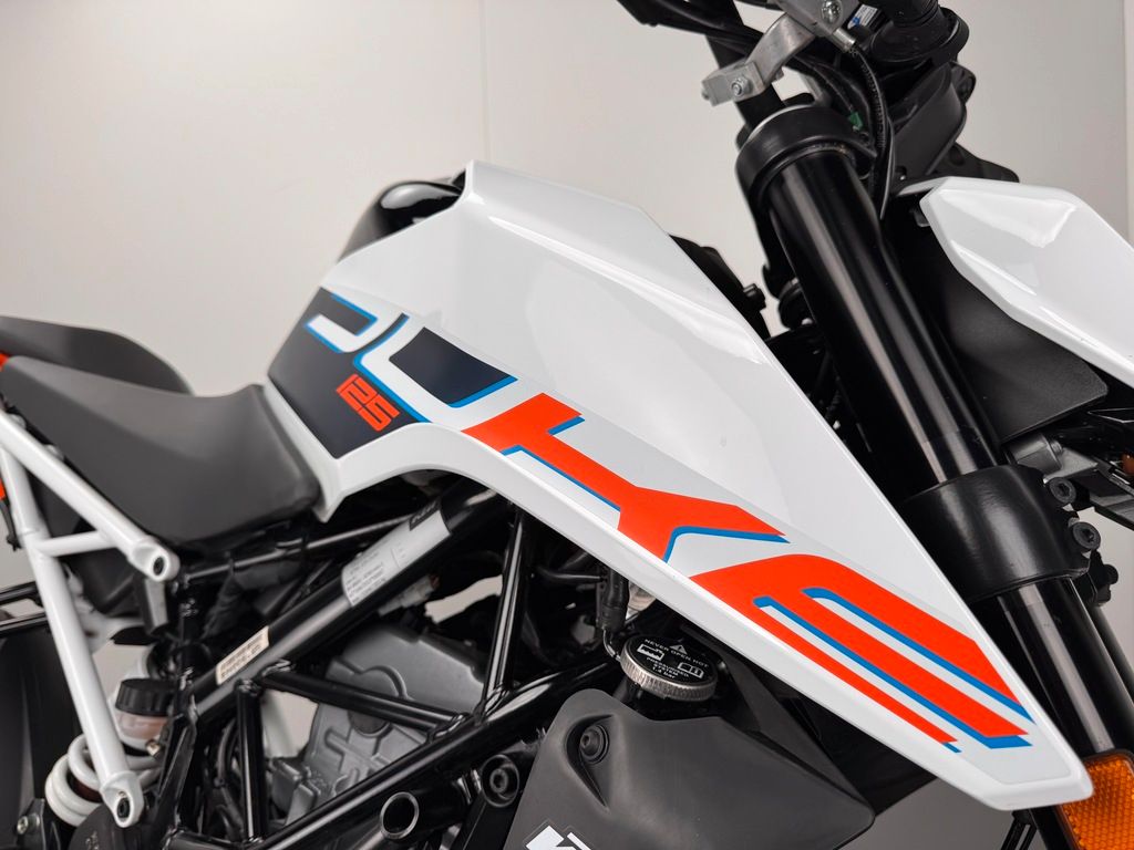 Fahrzeugabbildung KTM DUKE 125 *1.HAND *SERVICE NEU
