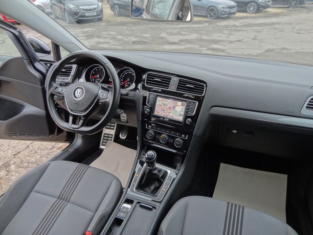 Fahrzeugabbildung Volkswagen Golf VII Lim. Allstar/ 2.Hd/SitzH/Navi/PDC/Tempo