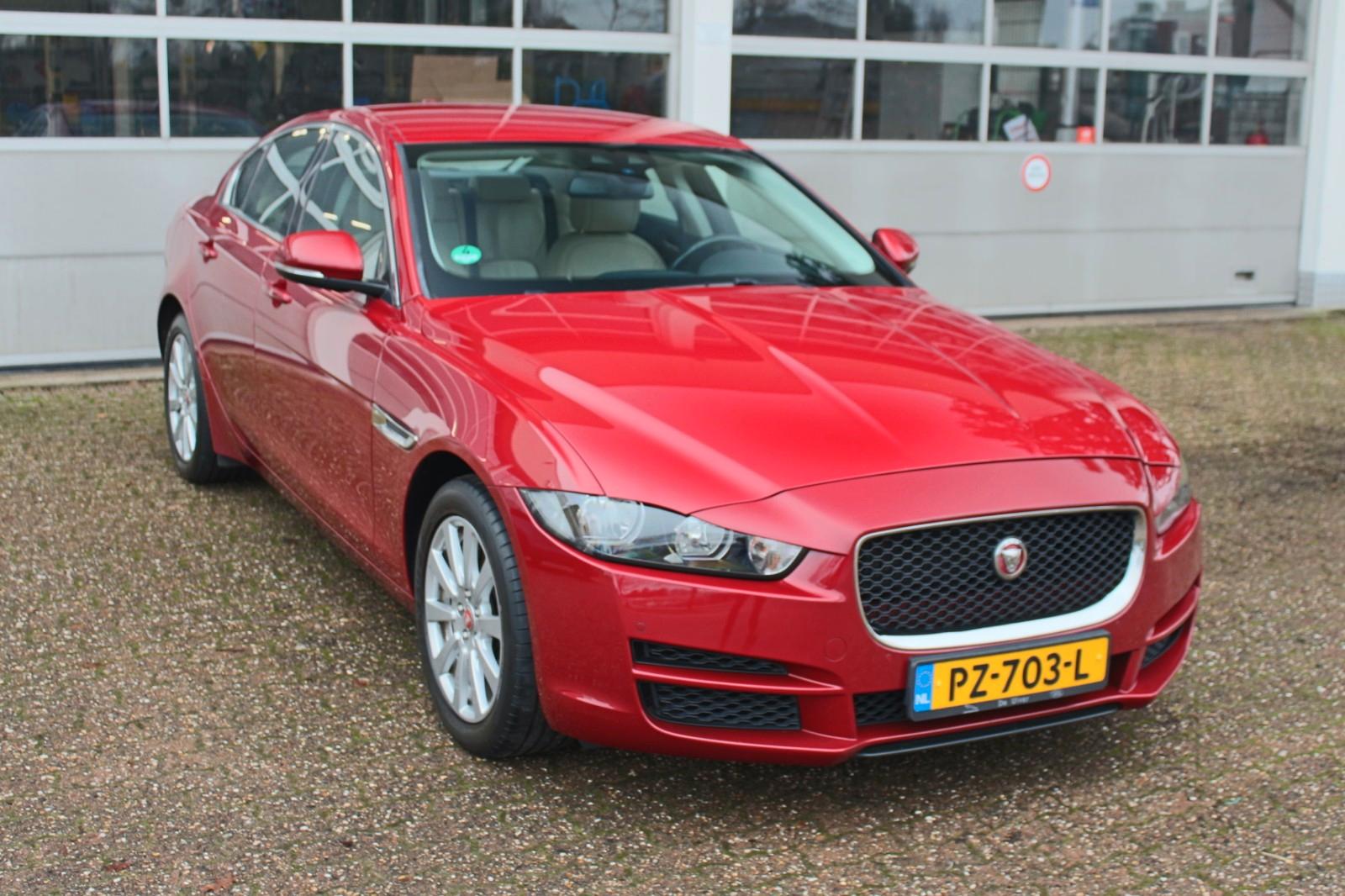 Jaguar XE 25t 250PS AWD Prestige Automatik
