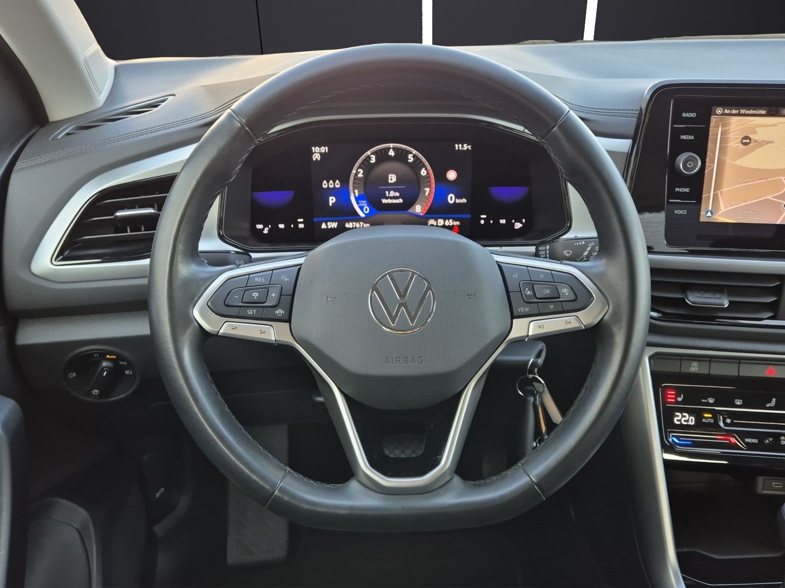 Fahrzeugabbildung Volkswagen T-Roc TSI Life DSG LED Navi AID ACC RFK SH