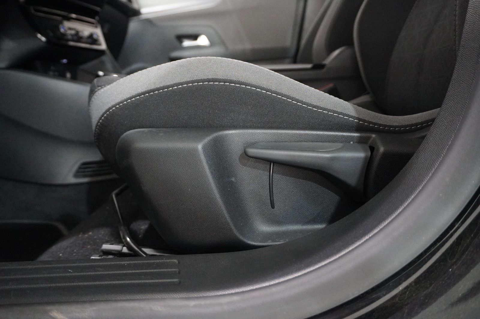Fahrzeugabbildung Opel Mokka-e EDITION 1-PHASIG LED/SPORT/KAMERA/DAB+