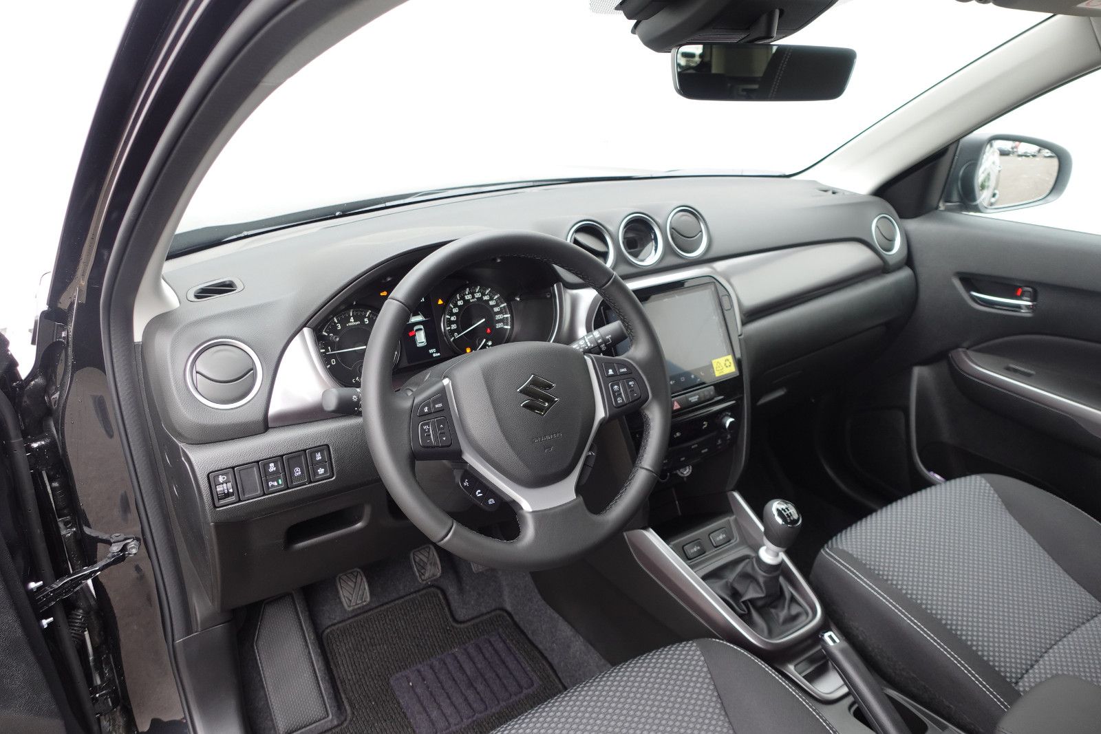 Fahrzeugabbildung Suzuki Vitara 1.4Hybrid Comfort AHK,Navi,SHZ,PD,Kamera
