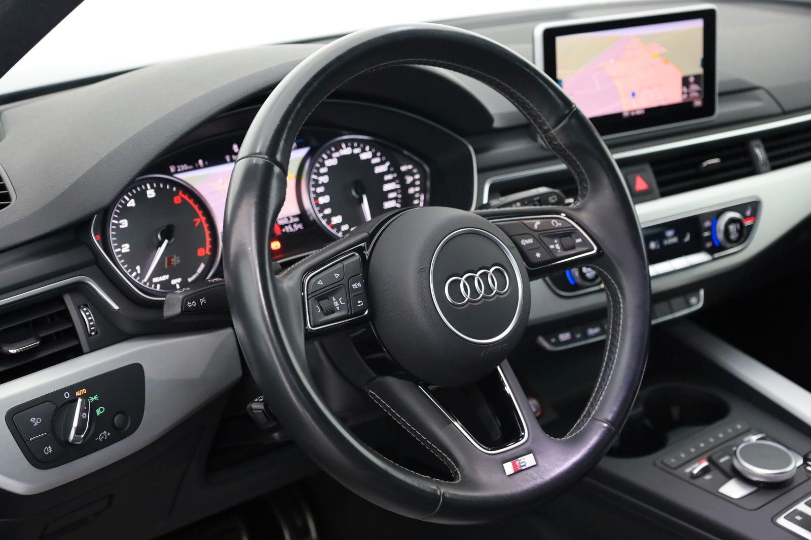 Fahrzeugabbildung Audi S4 Avant 3.0 TFSI quattro TLeder,Navi,Kamera,AHK