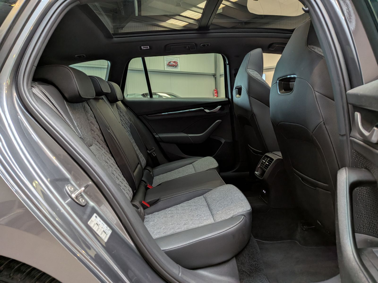 Fahrzeugabbildung SKODA Octavia 1.5 TSI Sportline MATRIX PANO AHK 5J-Gar