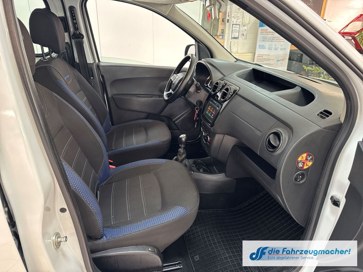 Fahrzeugabbildung Dacia Dokker Stepway Plus Navi Fahrerprofil DAB SHZ Rü