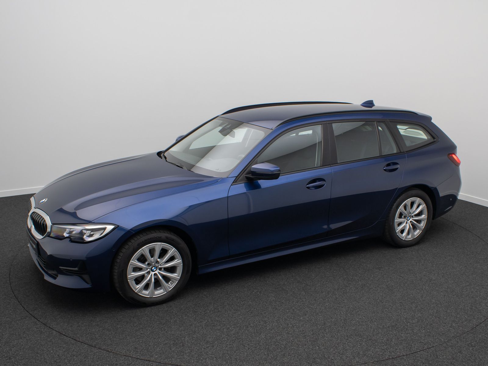 Fahrzeugabbildung BMW 320d GeschwindigReg HiFi Kamera LED CockpitPlus