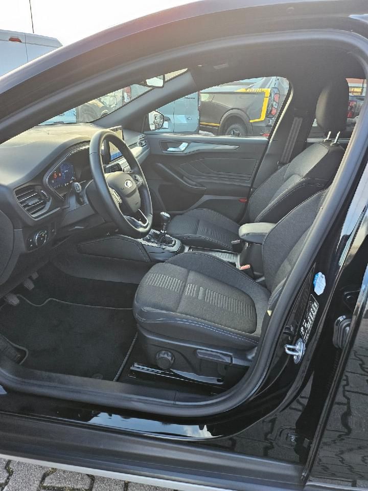 Fahrzeugabbildung Ford Focus Turnier Active X