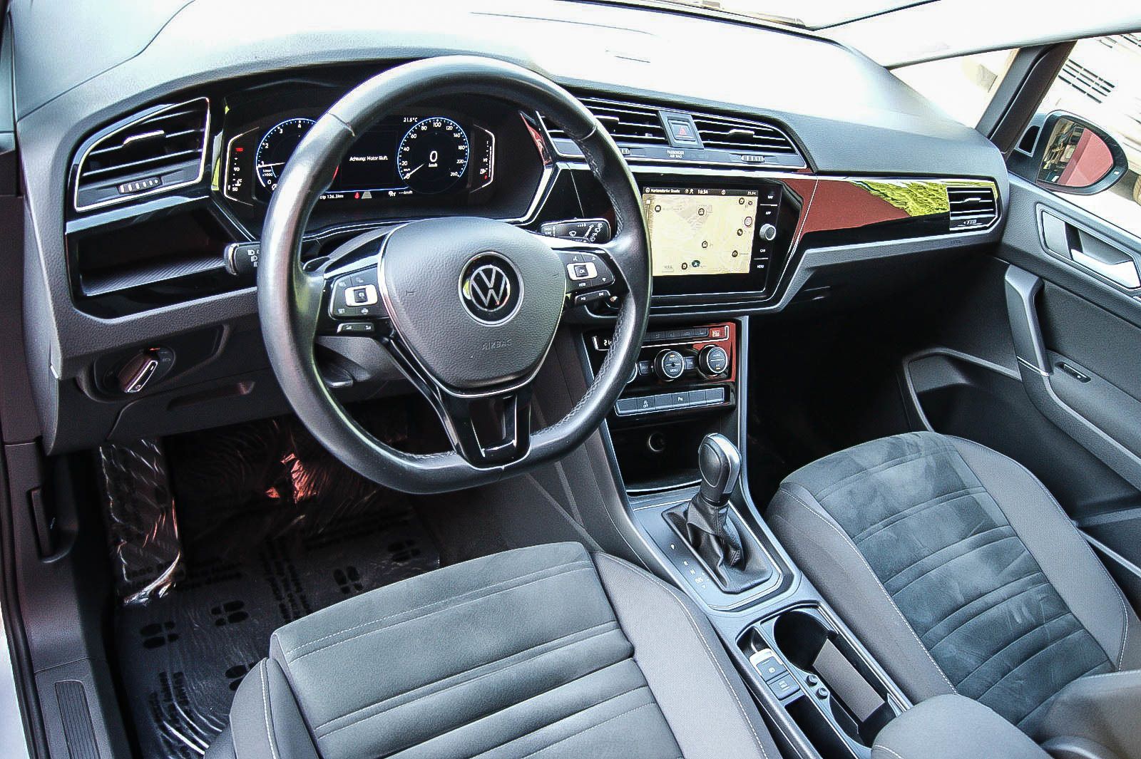 Fahrzeugabbildung Volkswagen Touran 15TSI Comfort DSG 7-SITZER VIRTUAL ANHZV