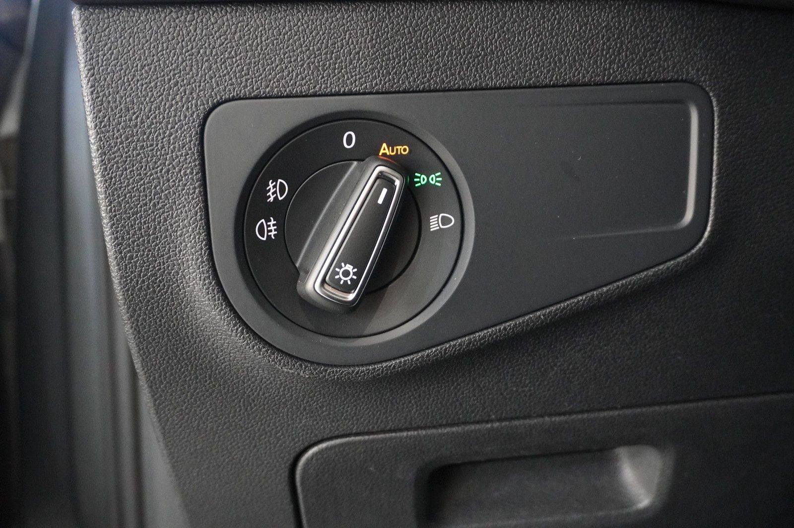 Fahrzeugabbildung Volkswagen Tiguan 2.0 TSI 4MOTION R-LINE NAVI/KAMERA/SH/AHK
