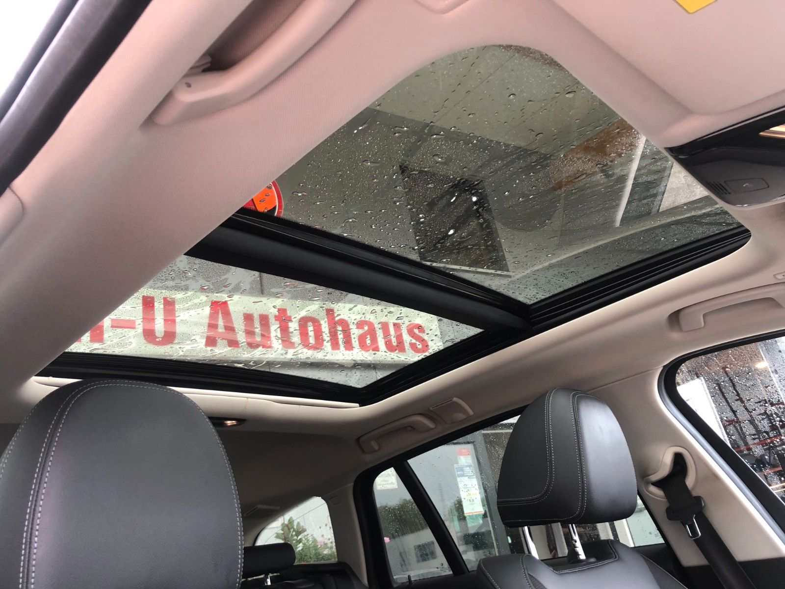 Fahrzeugabbildung BMW 320 d Touring Advantage Panoramadach