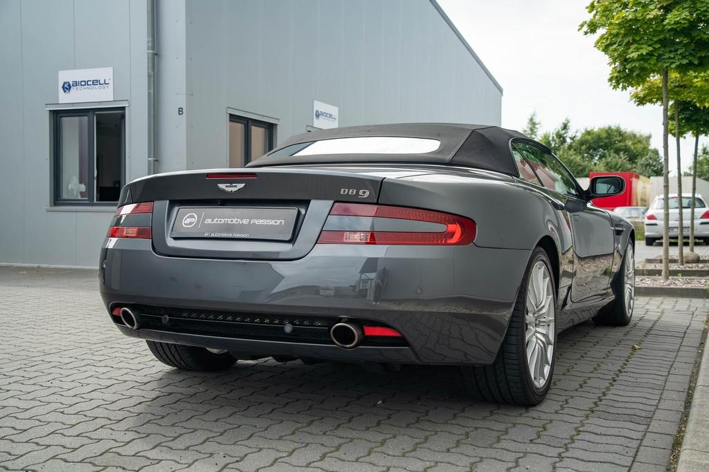 Aston Martin DB9