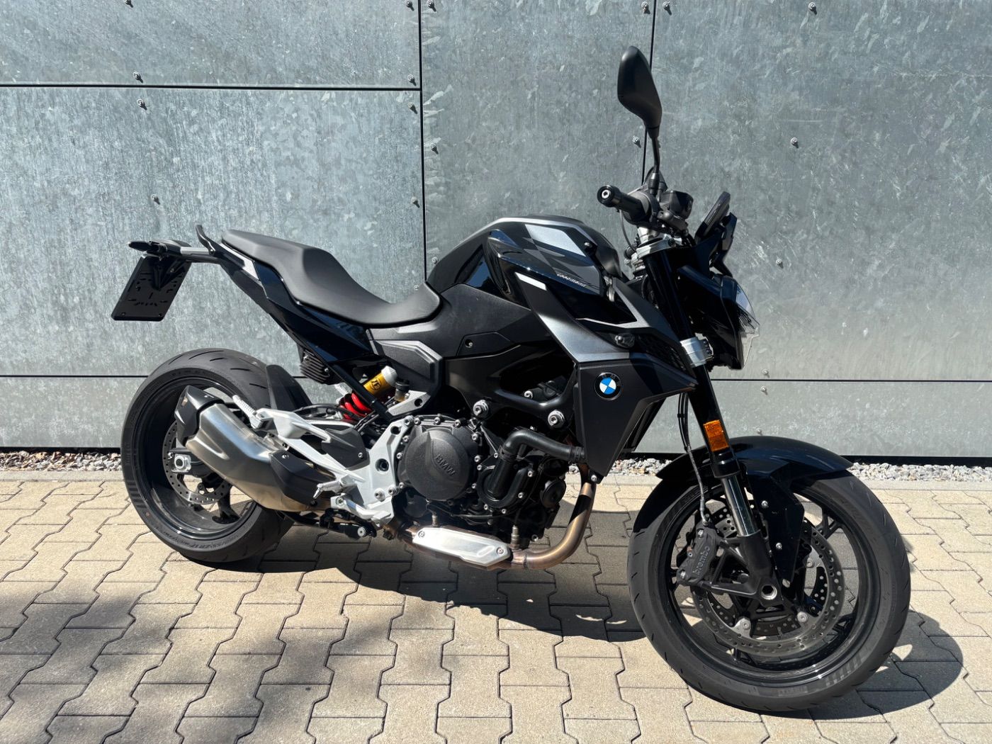 Fahrzeugabbildung BMW F 900 R Triple Black 2 Pakete