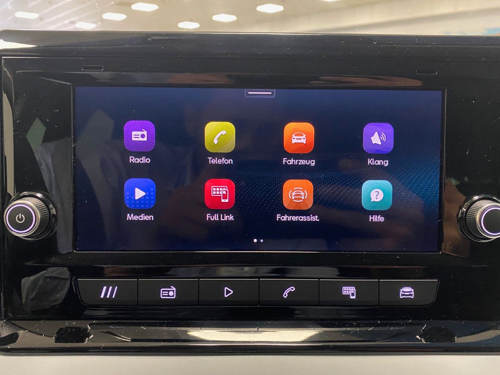 Fahrzeugabbildung SEAT Arona 1.0 TSI DSG STYLE+5 JAHRE GARANTIE+AHK+LED