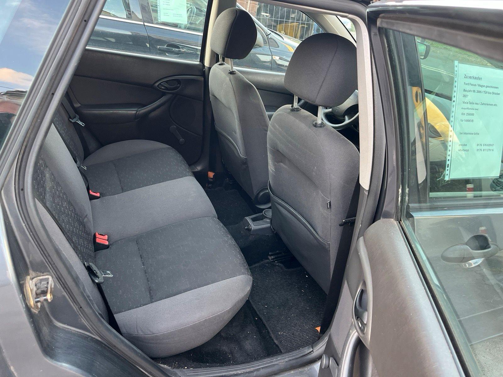 Ford Focus 2005 — interior