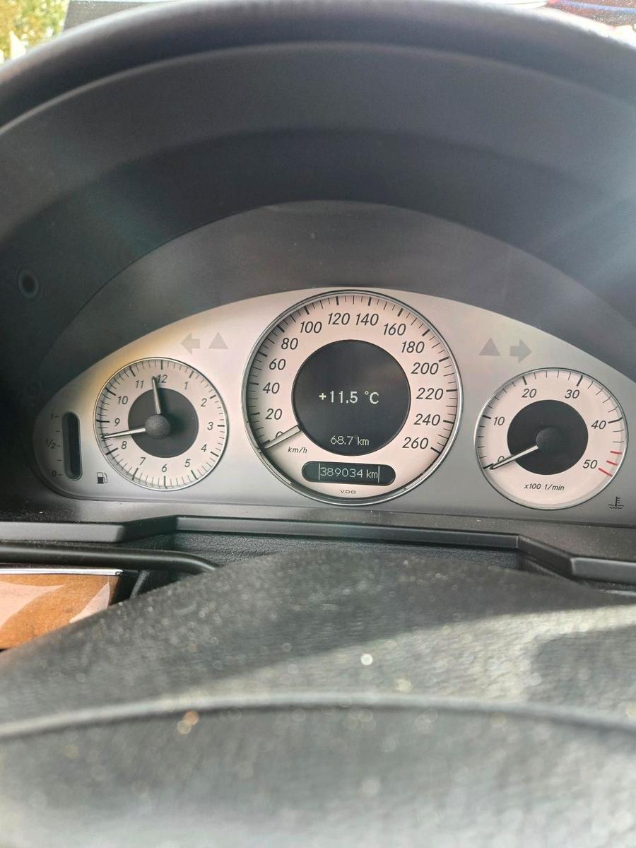 Mercedes-Benz E280 2007 — interior