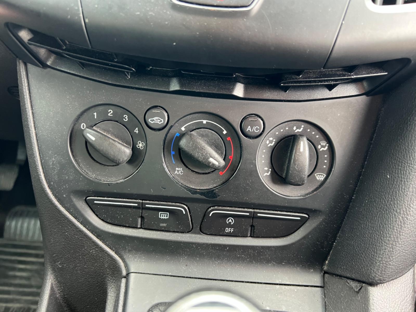 Ford Focus 2014 — photo 15