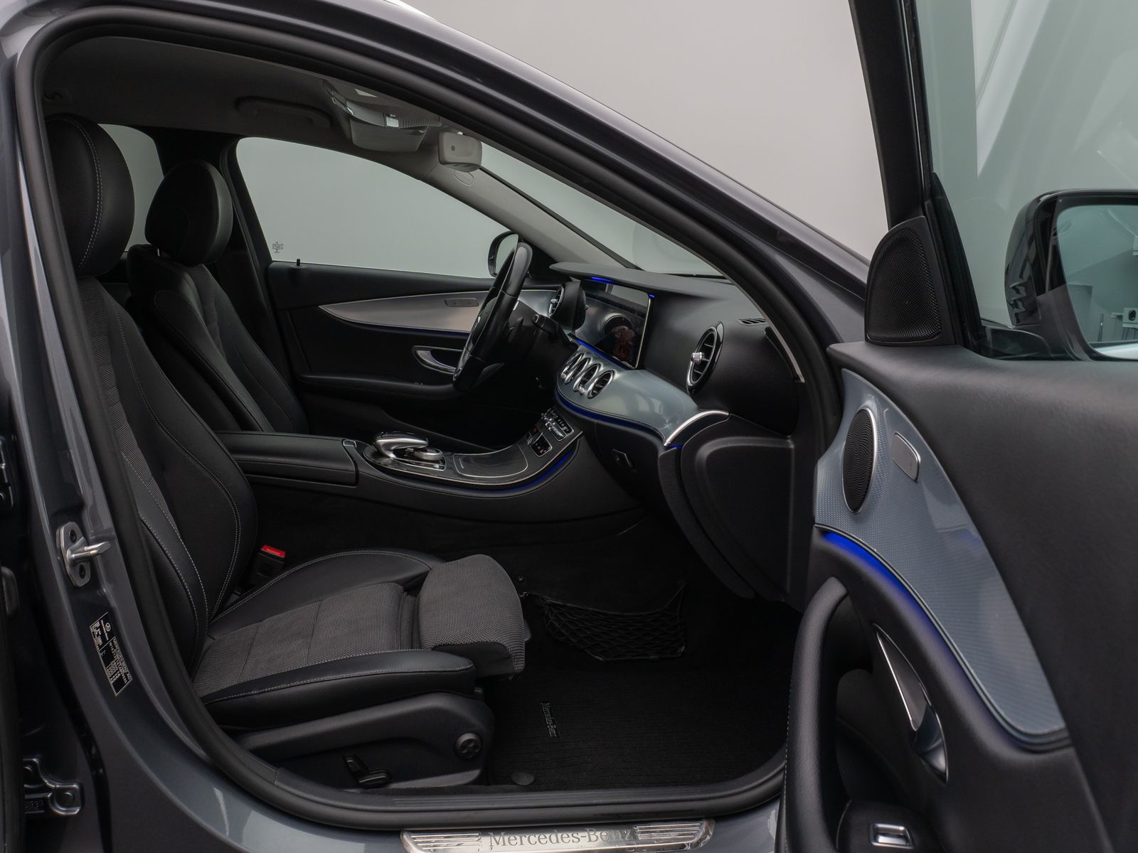 Fahrzeugabbildung Mercedes-Benz E 300 de Avantgarde Kamera AHK LED Standhzg AHK