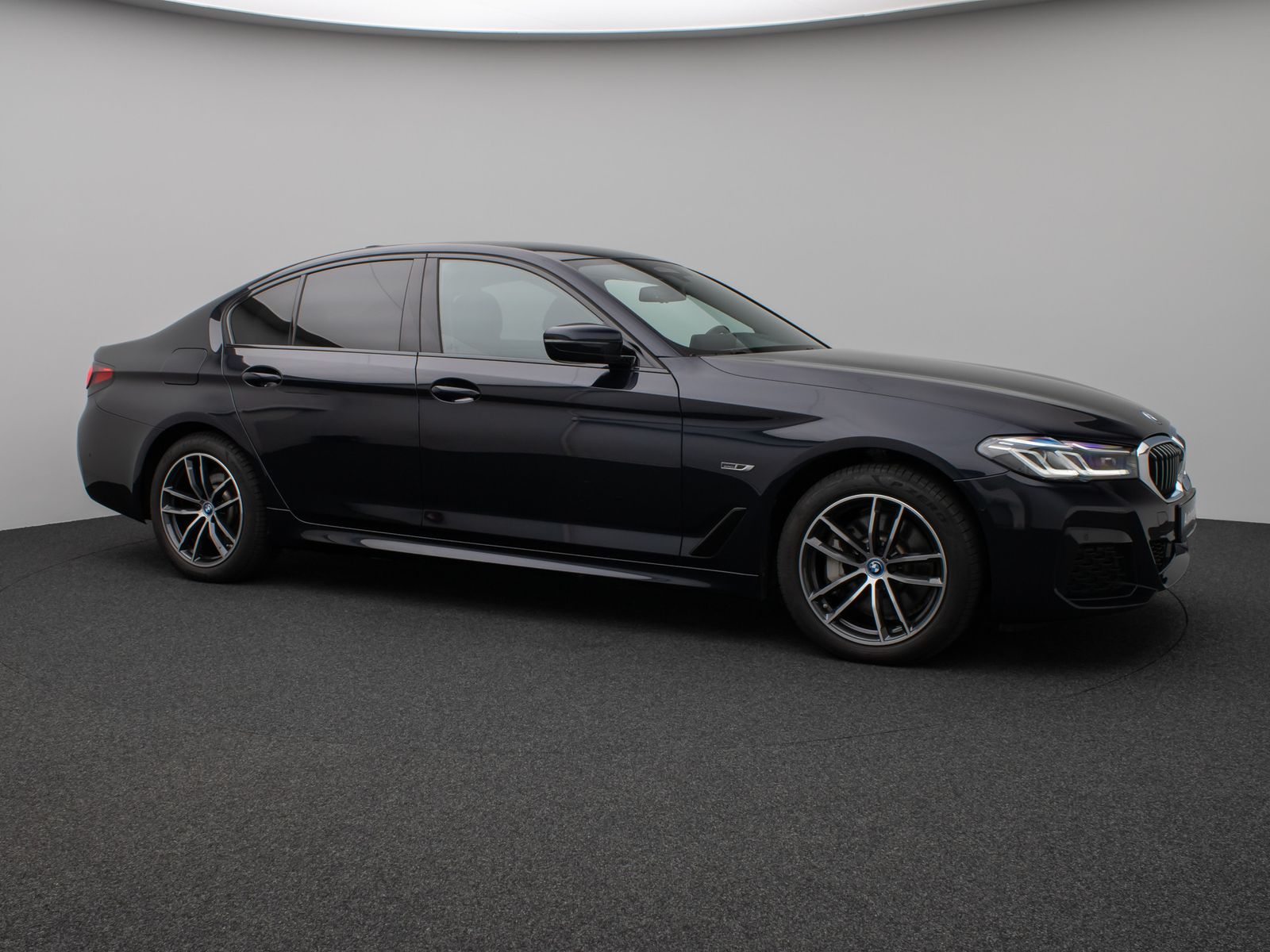 Fahrzeugabbildung BMW 520e M Sport Kamera Laser HUD DAB HiFi Komfort