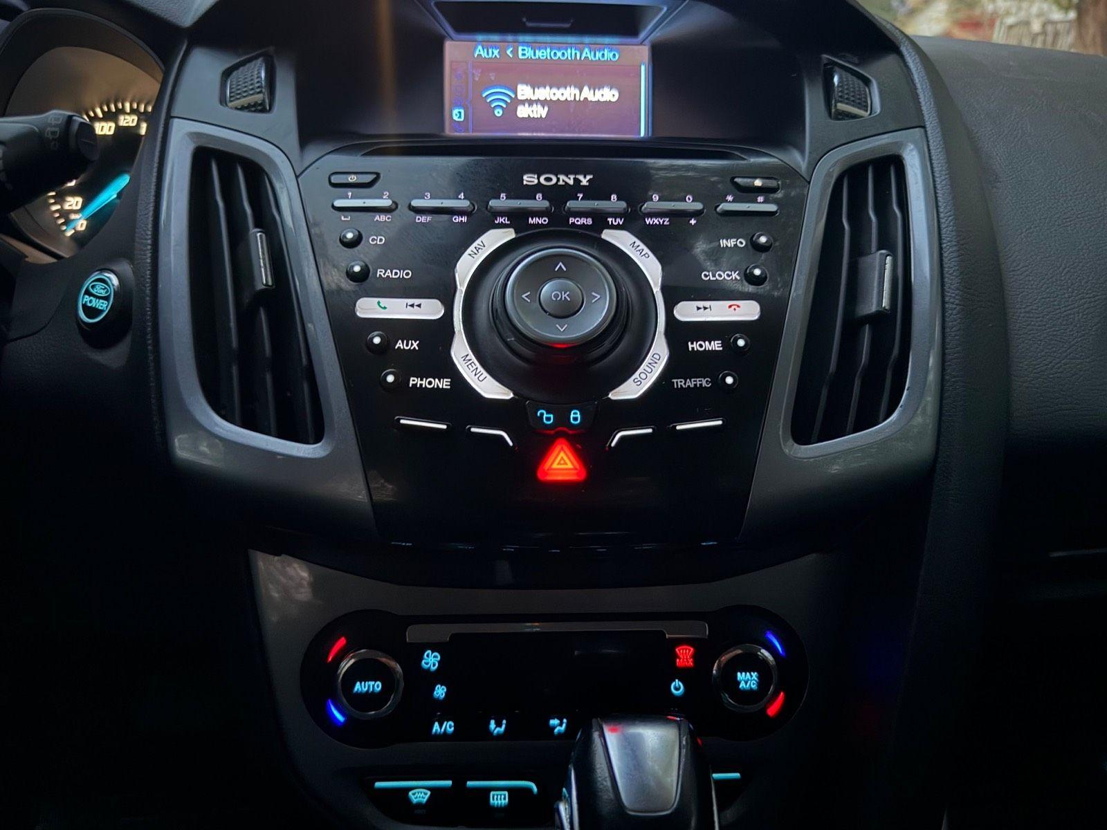 Ford Focus 2012 — photo 14