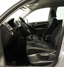 Volkswagen Tiguan - 8