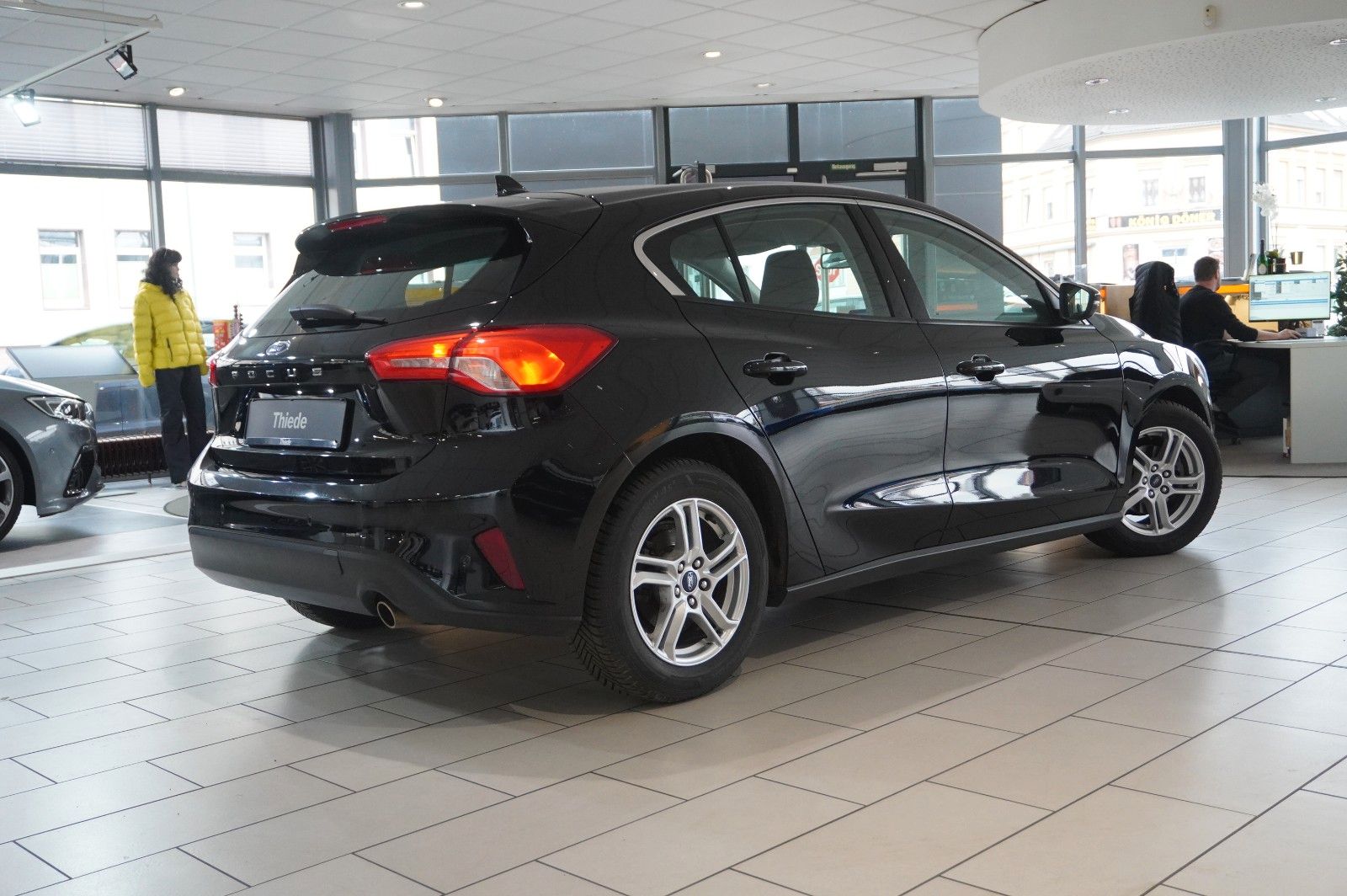 Fahrzeugabbildung Ford Focus Lim. 1.0 COOL & CONN. NAVI/LED/SPORT/SHZ