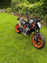 KTM Duke 890 R - KTM 890 DUKE R