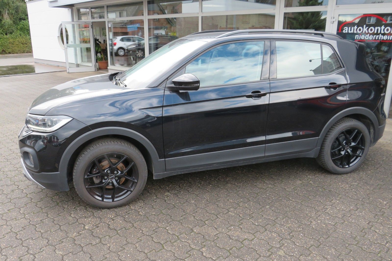 Fahrzeugabbildung Volkswagen T-Cross Life LED SPORT-PAKET SITZH. NAVI APP
