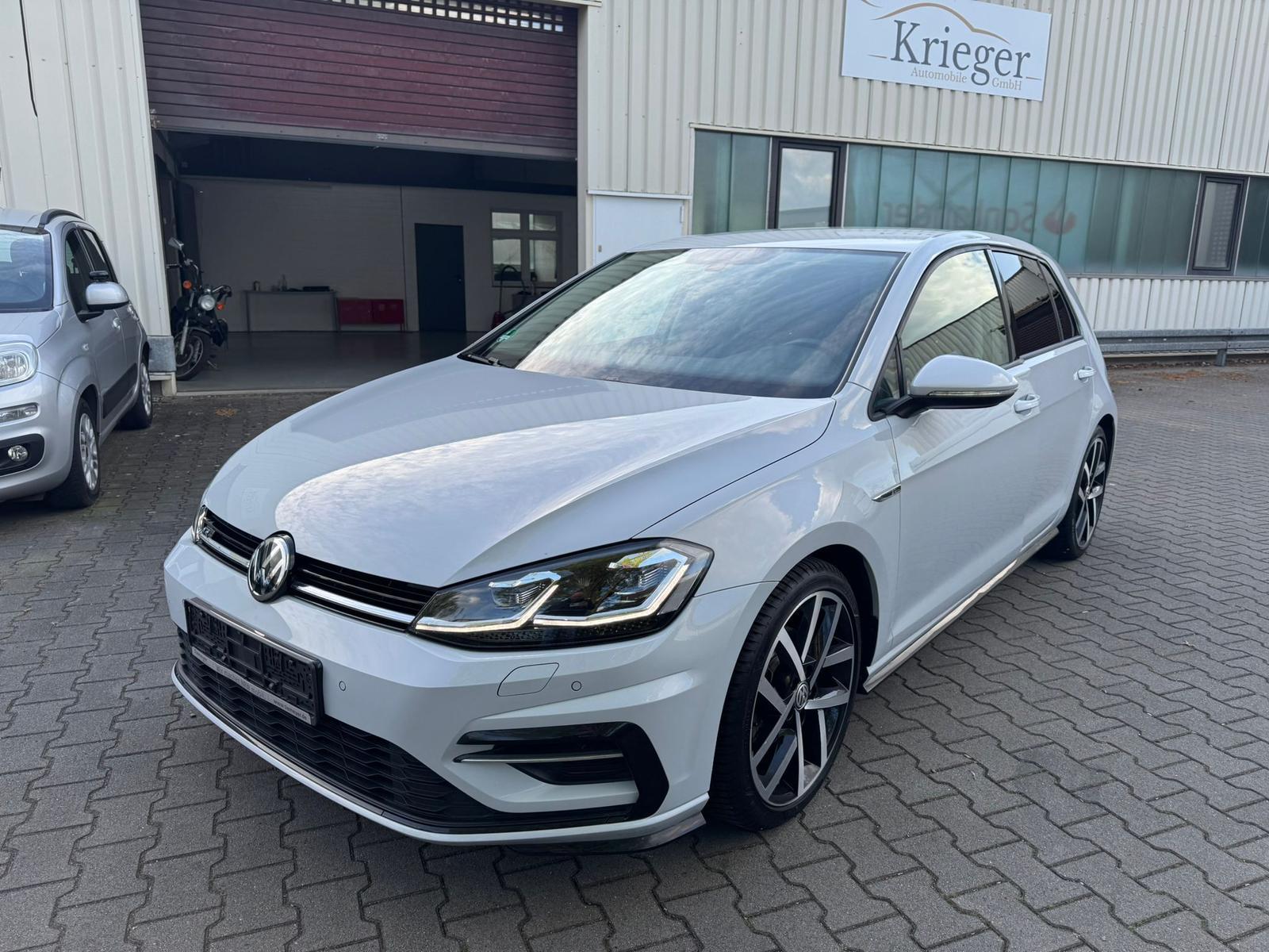 Volkswagen Golf VII Highline*R-Line*Carplay*ACC*Virtual*LED
