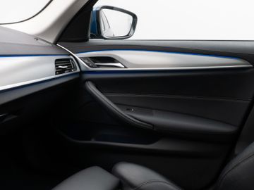 Fahrzeugabbildung BMW 530d Luxury Line Kamera DAB HiFi Stop&Go Alarm