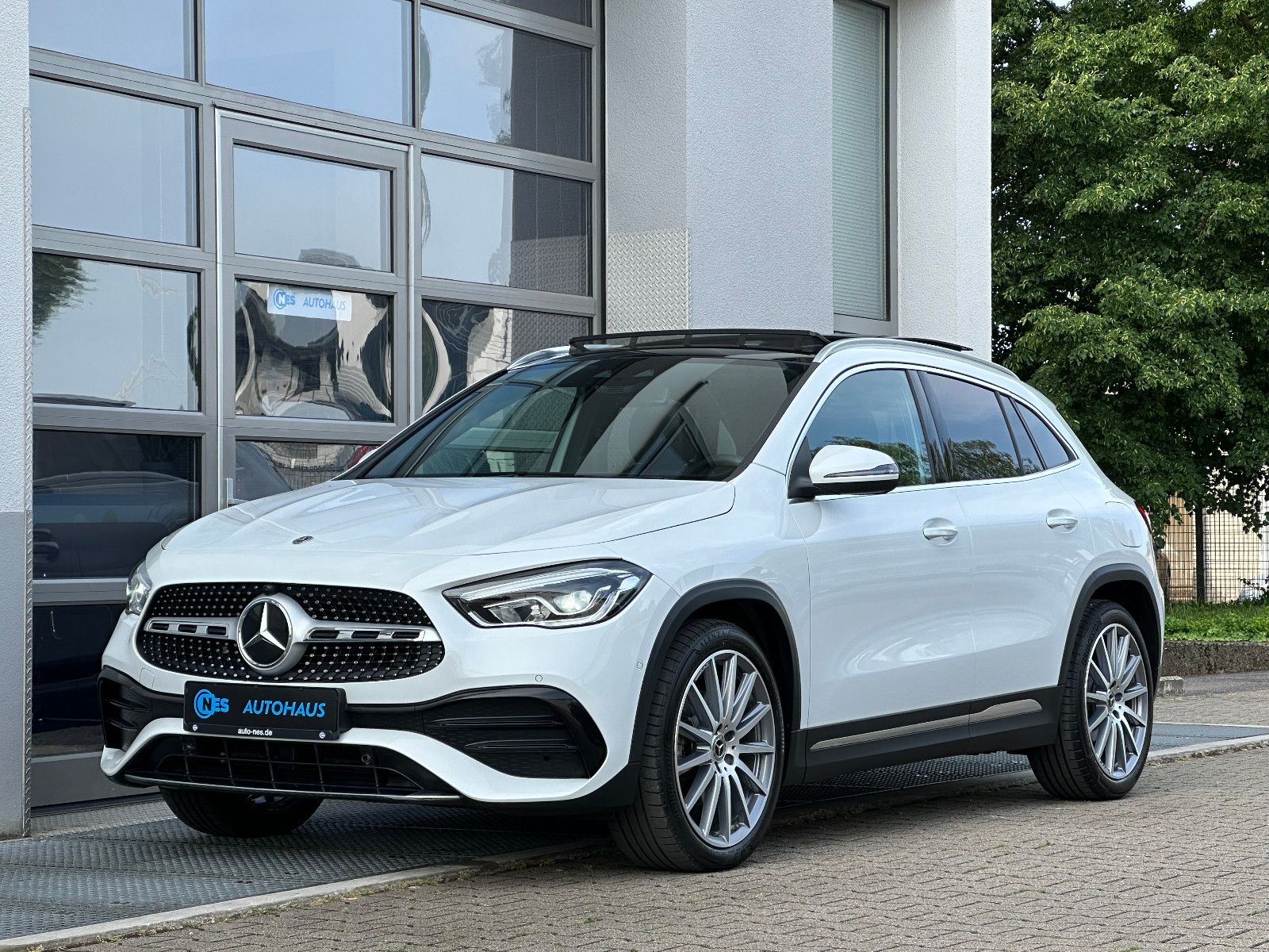 MERCEDES-BENZ GLA 200 4MATIC AMG*PANO*KAMERA*OFFROAD*20''*