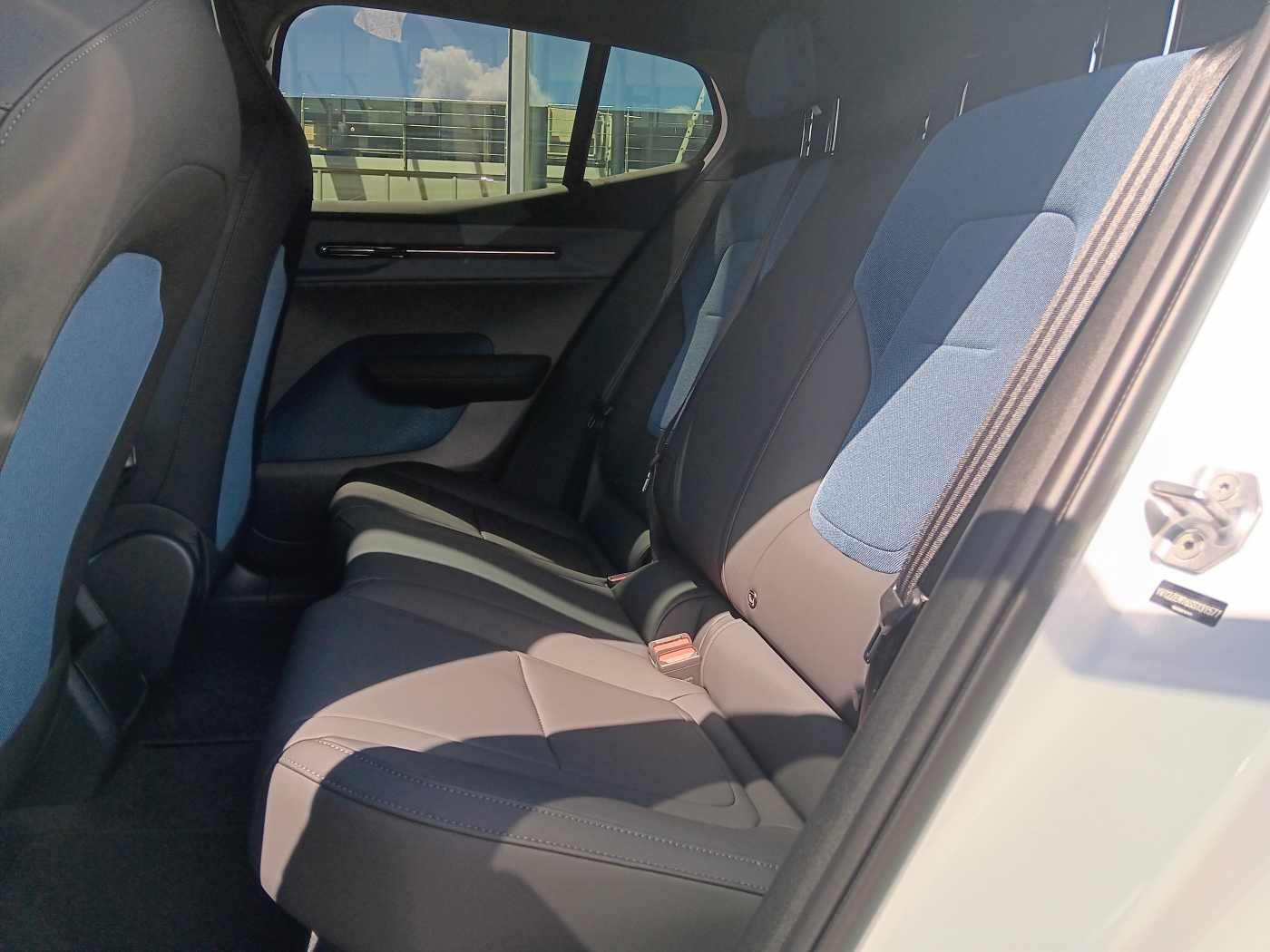 Fahrzeugabbildung Volvo EX30 Single Extended Range RWD Plus