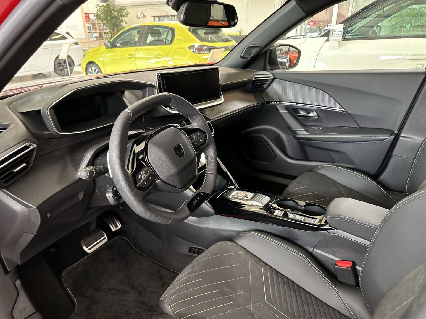 Fahrzeugabbildung Peugeot 2008 GT HYBRID 145 e-DSC6 El. Panodach Navi ACC