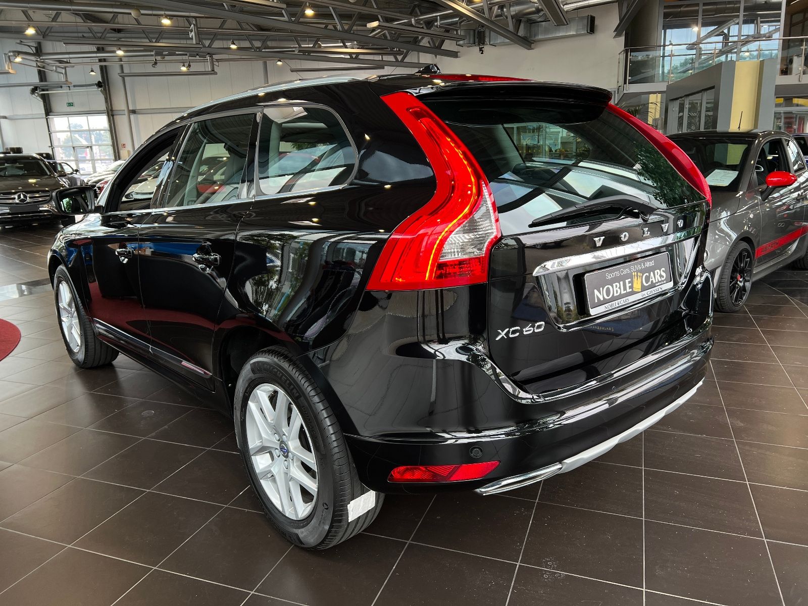 Fahrzeugabbildung Volvo XC60 Summum AWD PANO LED XENON NAVI