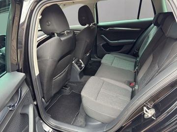 Skoda Octavia Combi First Edition+AHK+LED+AppC+Virtual
