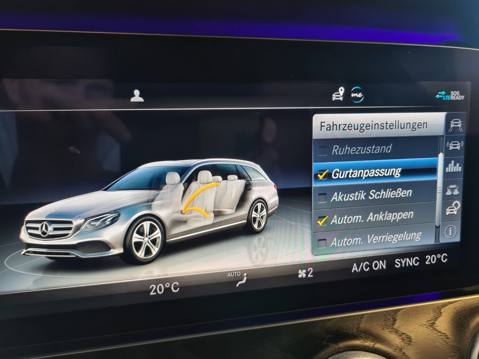 Fahrzeugabbildung Mercedes-Benz E 400 T-Modell 4Matic/ Multibeam / AHK / AMG