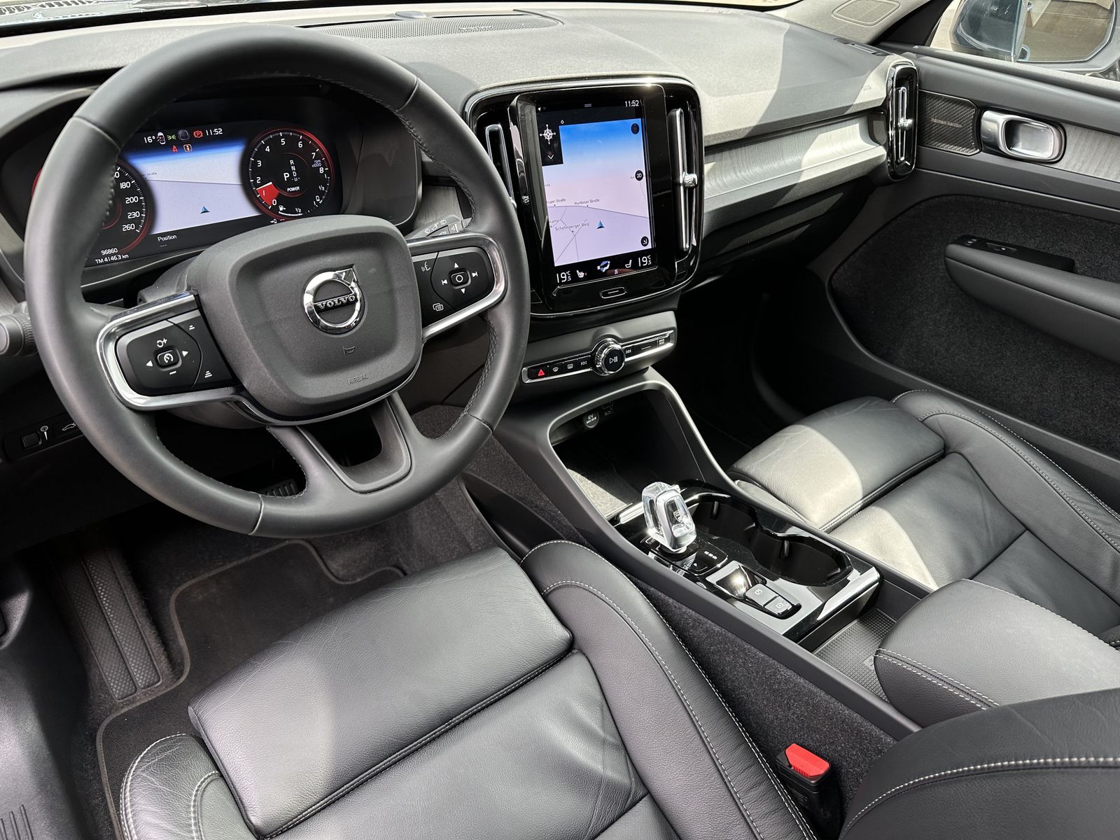 Fahrzeugabbildung Volvo XC40 T4 Recharge Inscription NAV+LED+KAM+PANO+VC