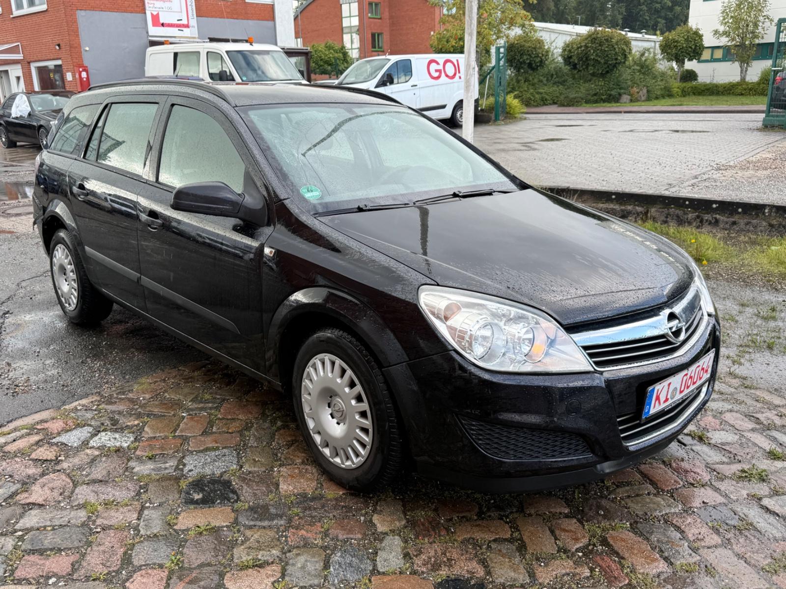 Opel Astra 2009 — interior