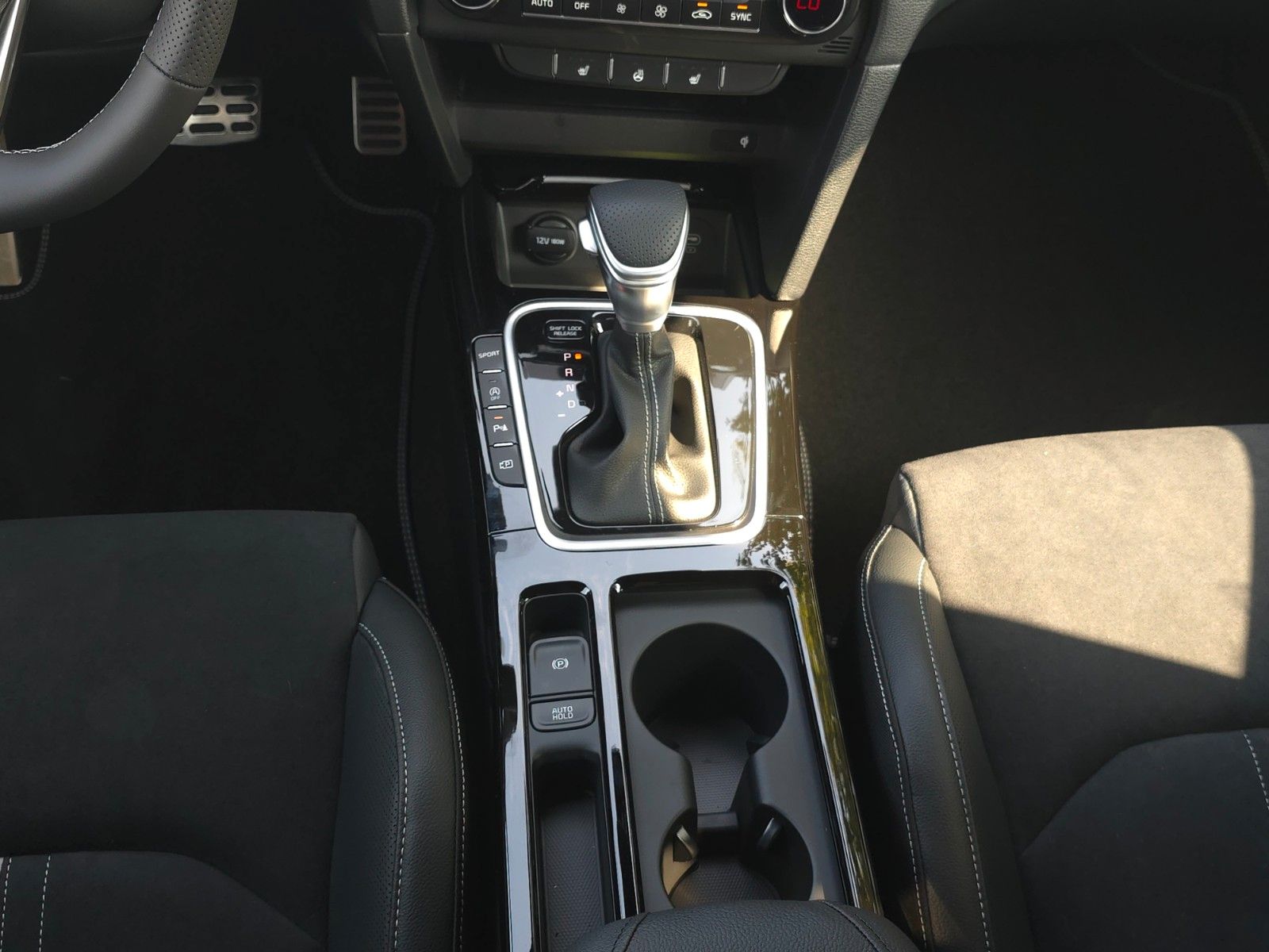 Fahrzeugabbildung Kia CEED_SW 1.5T DCT7 GTL TEC LEDER GD 18Z